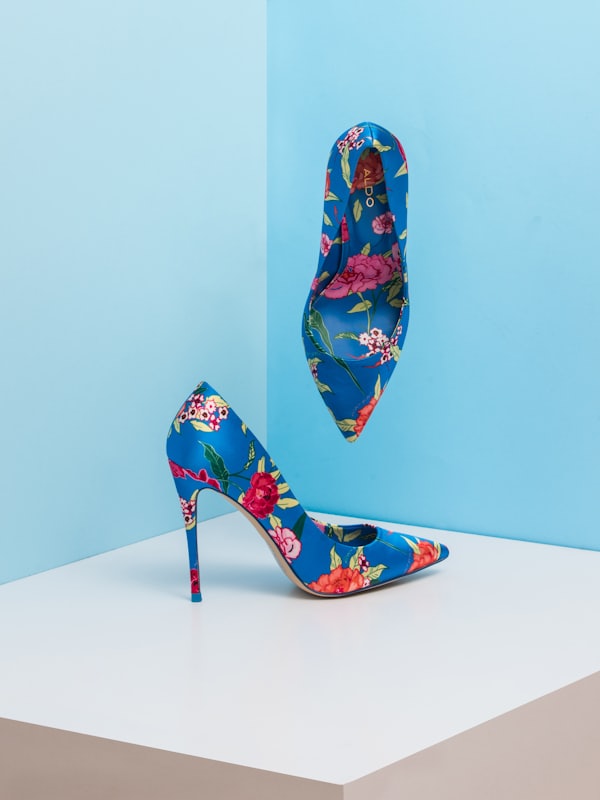 Embroidered Juttis — Cash Wish